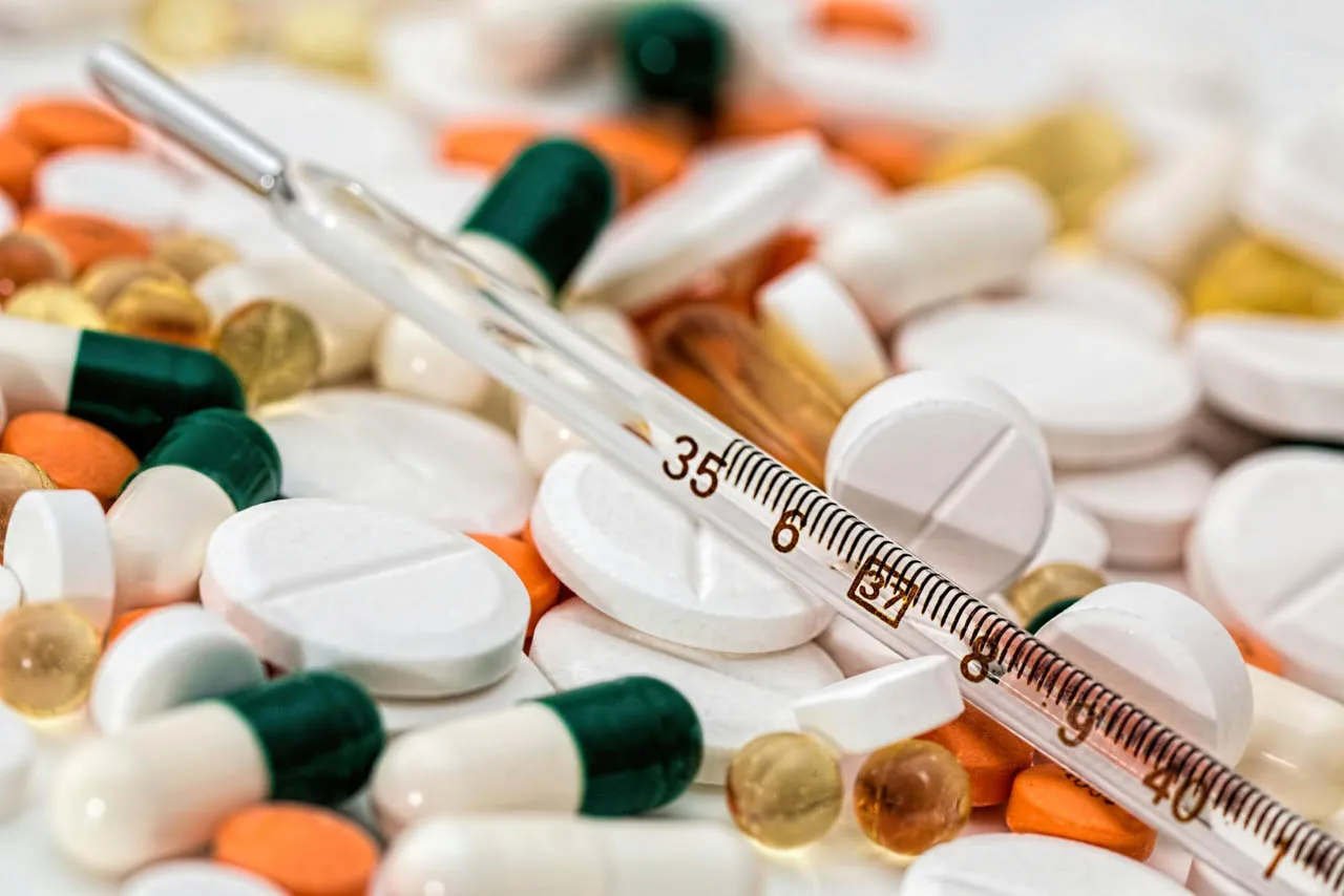 Los peligros de la automedicación: por qué “auto-curarse” puede ser más riesgoso de lo que crees
